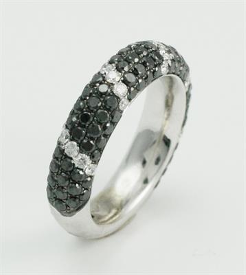 ANILLO ORO BLANCO CON DIAMANTES TALLA BRILLANTE BLANCO Y NEGROS 123555