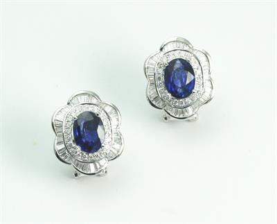 PENDIENTES ORO BLANCO CON DIAMANTES TALLA BAGUET Y TALLA BTILLANTE Y PIEDRA ZAFIRO 123807