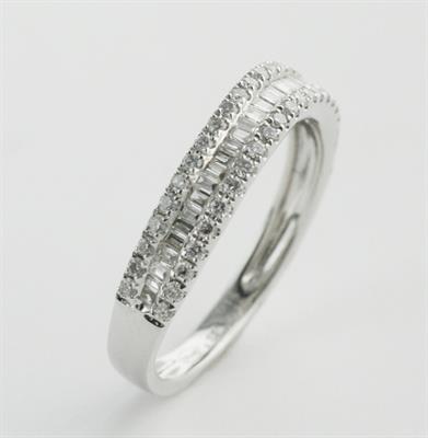 ANILLO ORO BLANCO CON DIAMANTES TALLA BRILLANTE Y BAGUETE 122908